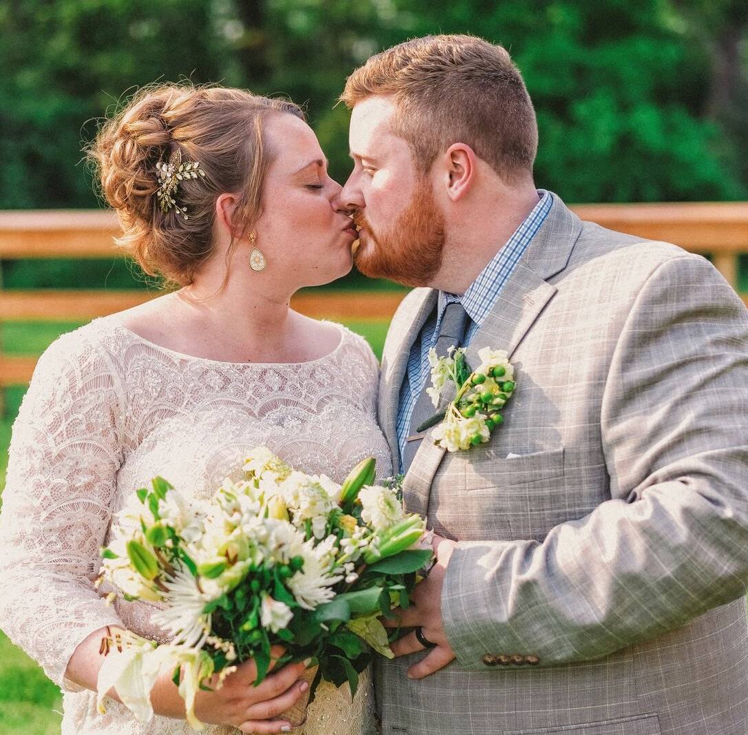 April & Justin wedding at Cobblestone Barn, Rochester, wedding photography by Nightfox Films