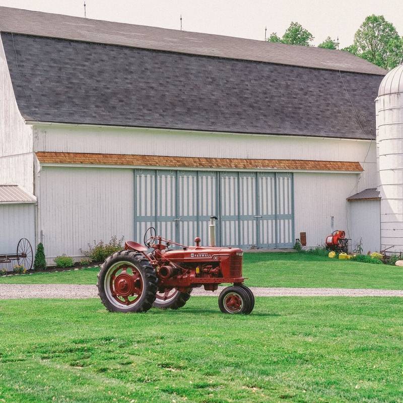 April & Justin wedding at Cobblestone Barn, Rochester, photograph 2