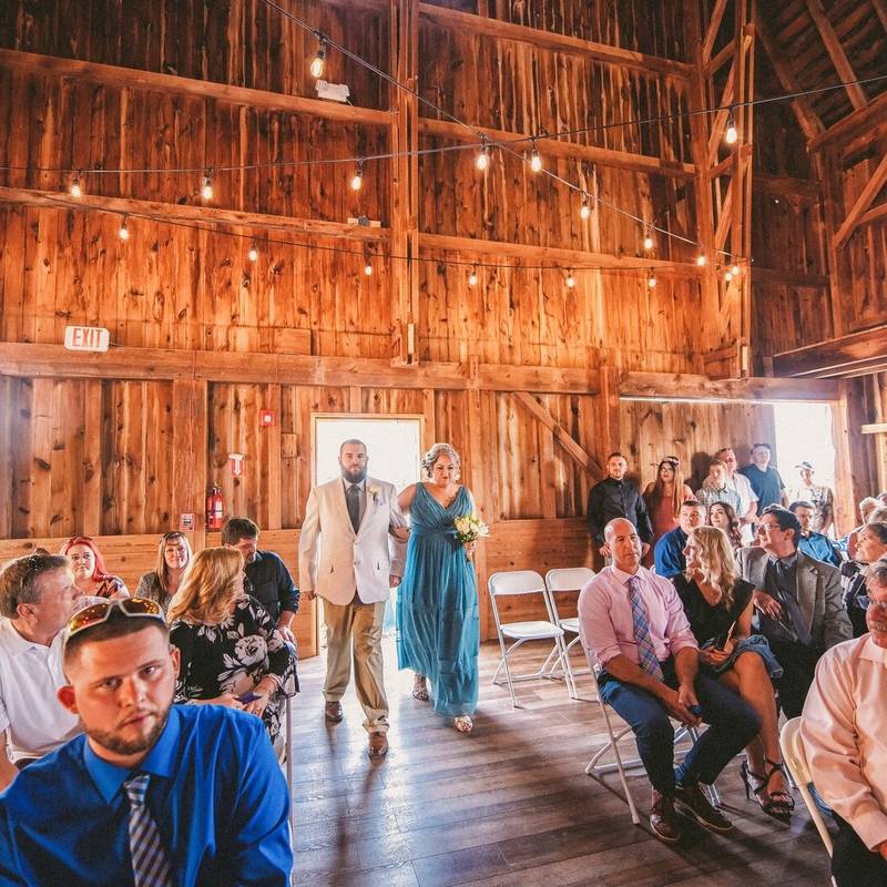 April & Justin wedding at Cobblestone Barn, Rochester, photograph 4
