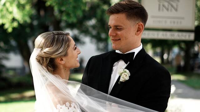 Kelly & Mark wedding film at Inns of Aurora